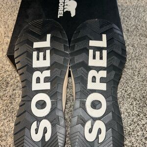 Brand new Women’s Sorel boots, size 9.5
Never worn. Green, tan, black